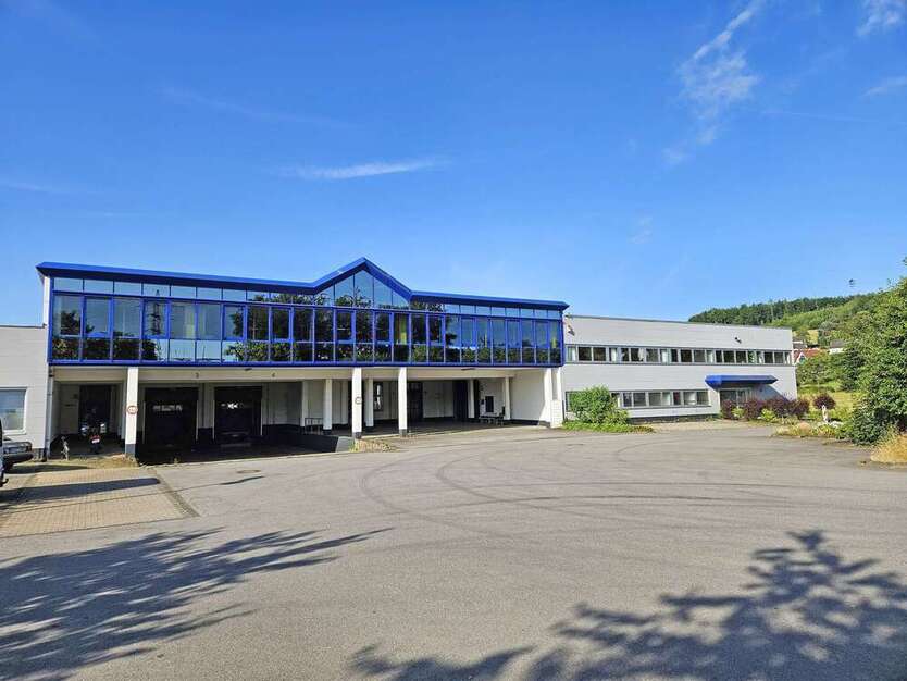 Halle in Sundern (Sauerland) 10.400 € 2900 m²
