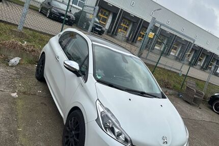 Peugeot 208 126.000 km 6.900 &euro; Bielefeld 33609