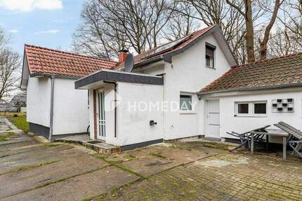 Teilsaniertes Einfamilienhaus mit großem Grundstück, Anbauten sowie 2 Garagen | BHV-Lehe 5 zimmer