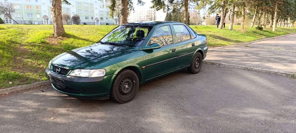 Opel Vectra 145.342 km 1.399 &euro; Borna 04552
