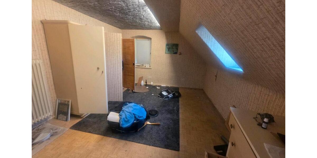 Einfamilienhaus Helmbrechts - 10 Zimmer, 200 m&sup2;, 170.000&euro; | Angebot:24239247