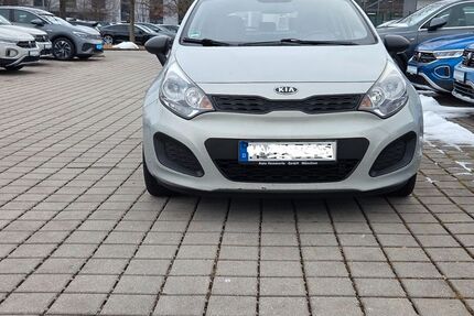 Kia Rio 121.225 km 4.899 &euro; München 80796