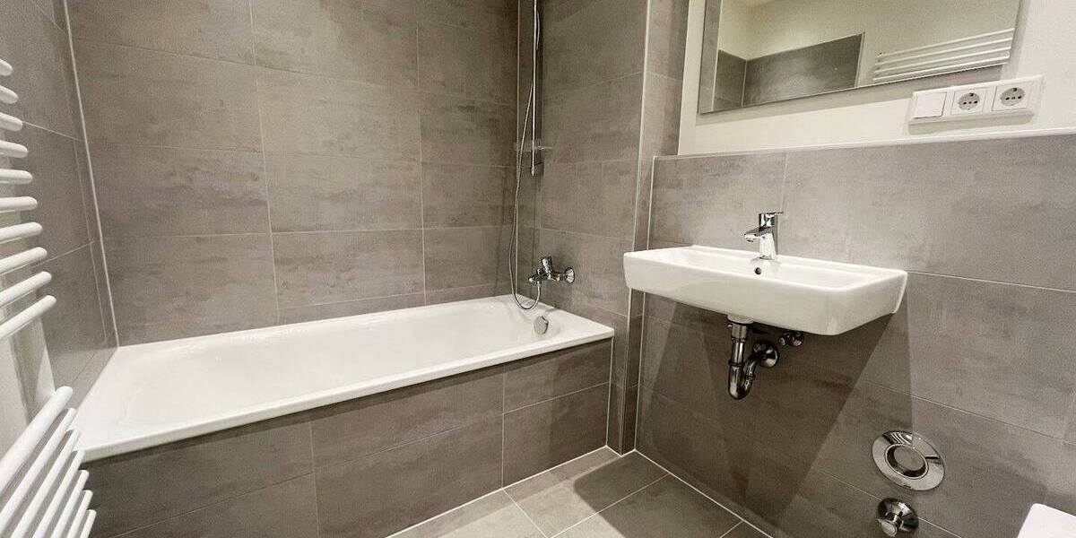Etagenwohnung Köln Bayenthal - 4 Zimmer, 140 m&sup2;, 2.100&euro; | Angebot:26833510