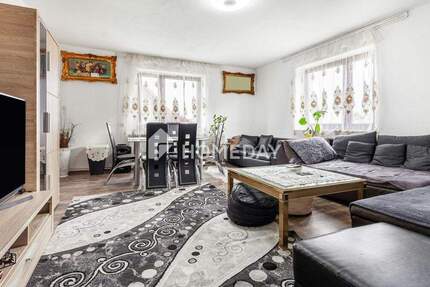 Zweifamilienhaus mit viel Platz und Gestaltungsfreiheit in ruhiger Lage 8 zimmer