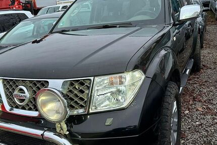 Nissan Pathfinder 380.000 km 2.300 &euro; Düsseldorf 40231
