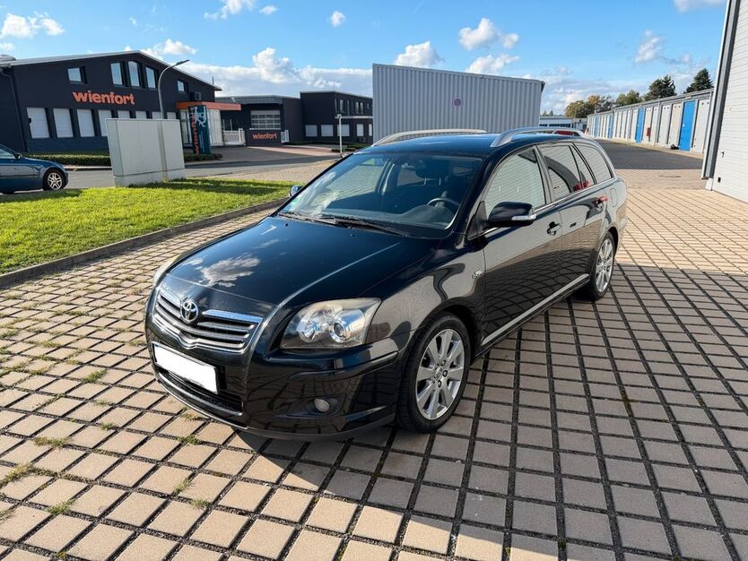Toyota Avensis 199.000 km 3.750 € Essen 45329