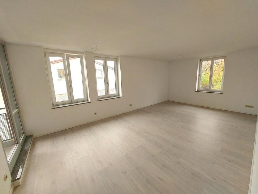 Vermiete exklusive 3-Zimmer-Wohnung mit Loggia zimmer