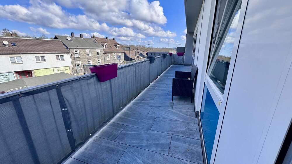 Traumhafte 3,5-Zimmer-Wohnung mit großem Balkon, herrlicher Aussicht, Garage und inkl.Einbauküche - Etagenwohnung Velbert Pöthen | Angebot:24740227