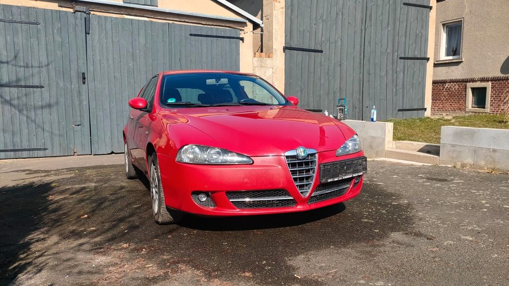 Alfa Romeo 147 185.000 km 800 &euro; Dahlen 04774