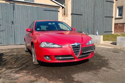 Alfa Romeo 147 185.000 km 900 &euro; Dahlen 04774
