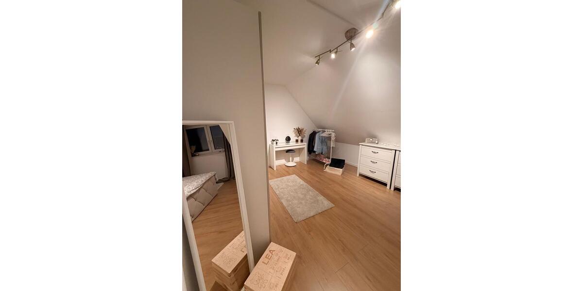 Dachgeschoßwohnung Bremerhaven Lehe - 3 Zimmer, 91 m&sup2;, 1.025&euro; | Angebot:25403714