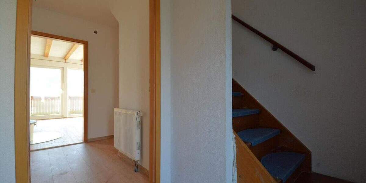 Ruhig gelegenes Wohnhaus mit Balkon, Terrasse, Garage, Carport und Aussicht in Gerolstein-Müllenborn 5 zimmer