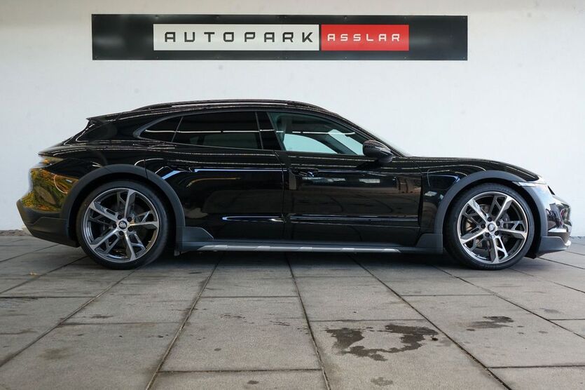 Porsche Taycan 16.900 km 71.880 € Asslar 35614