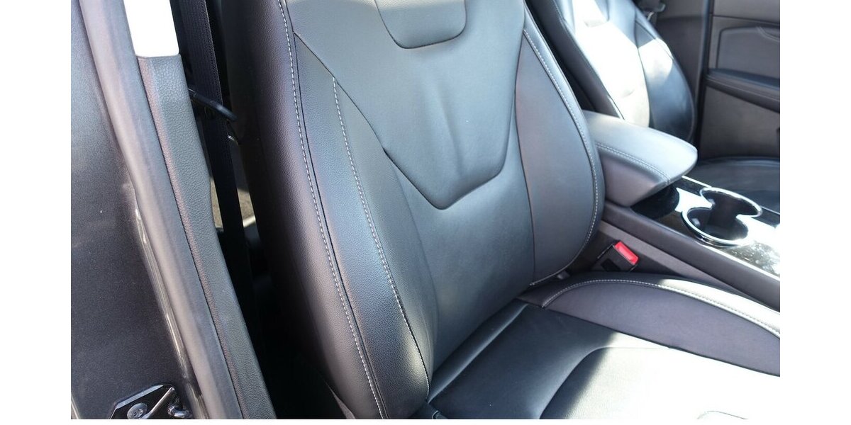 Ford S-Max Titanium AWD Pano AHK 7 Sitze Kamera 8x Alu 156.400 km 15.950 &euro; Neumarkt/OPf 92318