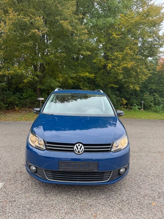 VW Touran 216.000 km 8.100 € Manching 85077