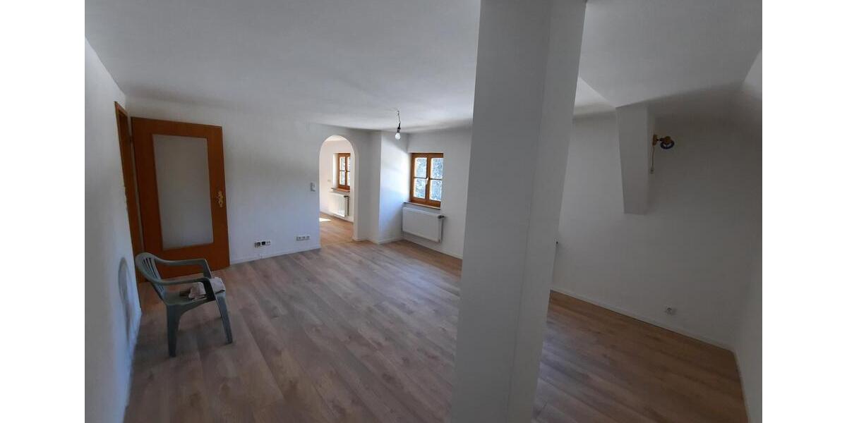 Etagenwohnung Durach - 3 Zimmer, 95 m&sup2;, 1.300&euro; | Angebot:26321397