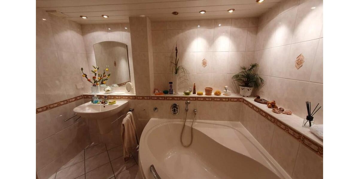 Teilmöbliertes Haus (DHH) mit Garten und Garage zur Miete 5 zimmer