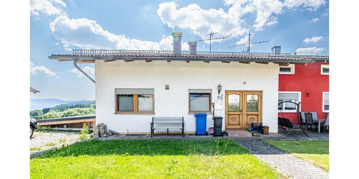 Großzügige Doppelhaushälfte mit Blick ins Grüne und großem Grundstück - Doppelhaushälfte Bad Kötzting / Wettzell Wettzell | Angebot:27068410