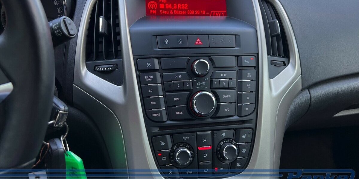 Opel Astra 1.4 150 Jahre *SHZ*PDC*AUX*Teilleder* 112.935 km 6.890 &euro; Berlin 13187