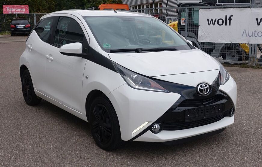 Toyota Aygo (X) 47.612 km 7.999 € Essingen 73457