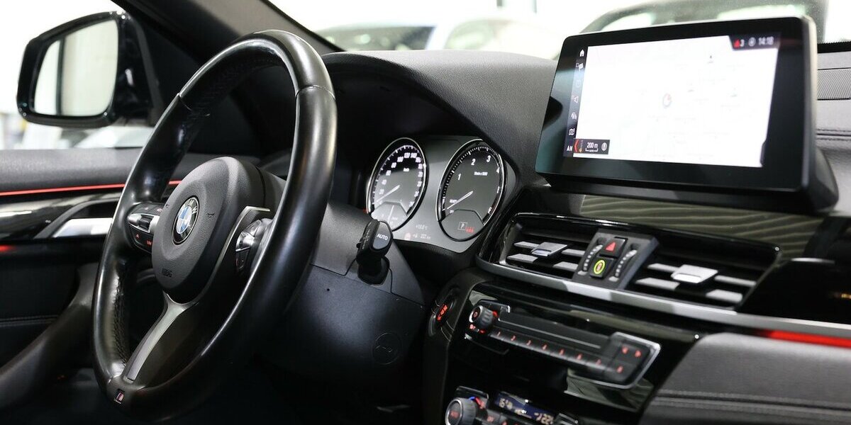 BMW X1 xDrive 20d M-SPORT SHADOW PANORAMA, LED 113.000 km 28.444 &euro; Hamm 59077