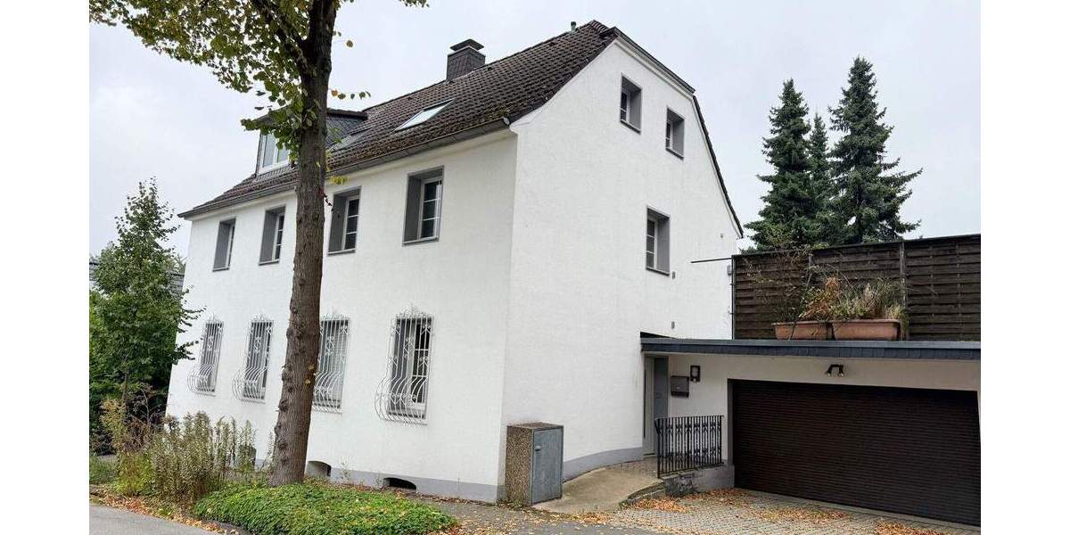 Renovierungsbedürftiges 2-Familienhaus mit Garage und parkähnlichen Grundstück 5 zimmer