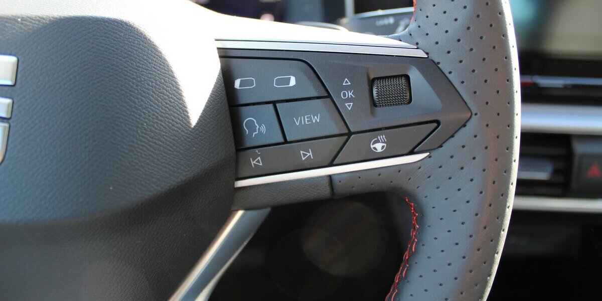 Seat Leon FR 1,4 e-HYBRID NAVI/18Zoll/LED/Kamera 74.562 km 21.900 &euro; Höchstenbach 57629