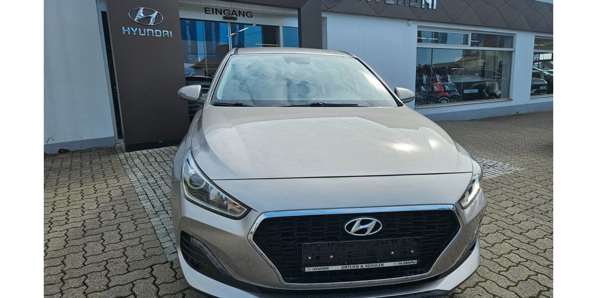 Hyundai i30 53.950 km 14.390 &euro; Emmendingen-Kollmarsreute 79312