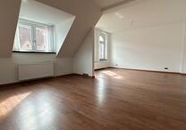 Großzügige Maisonette-AltbauWohnung mit 2 Etagen & Balkon