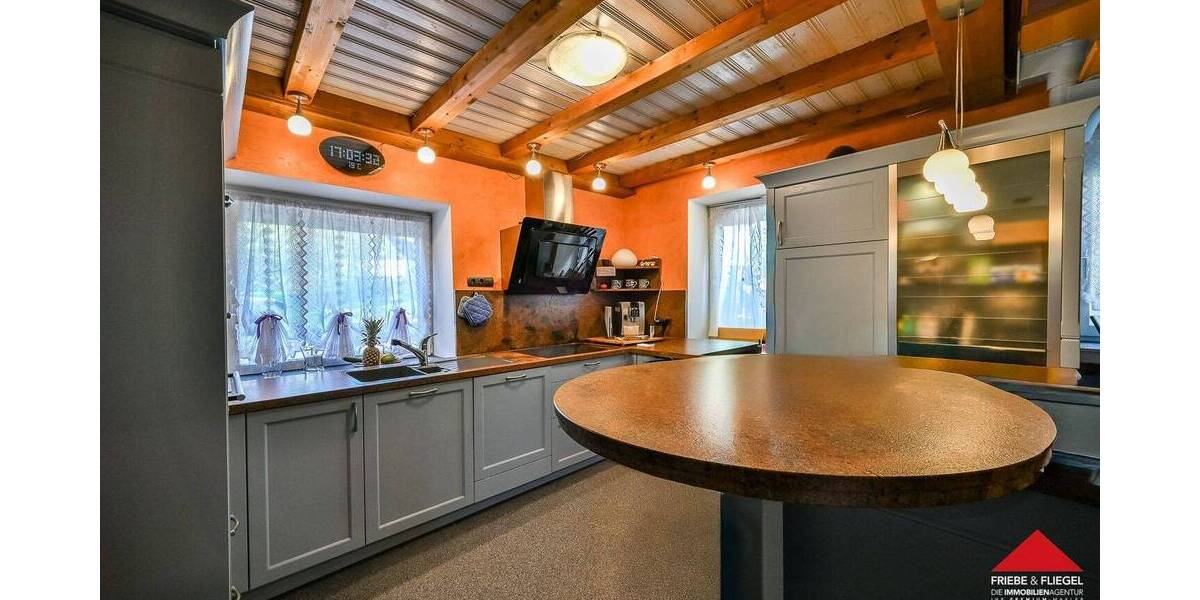 Freistehendes Einfamilienhaus mit Garage, Nebengebäuden und großem Grundstück - Einfamilienhaus Meinerzhagen | Angebot:26677309