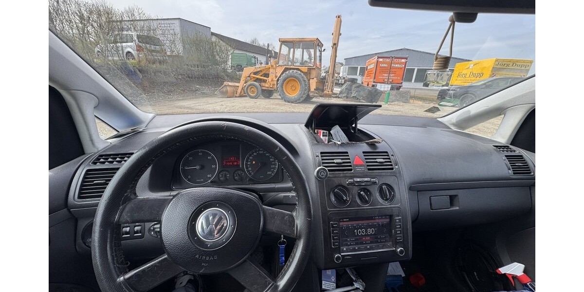 VW Touran 269.000 km 2.300 &euro; Ochtendung 56299