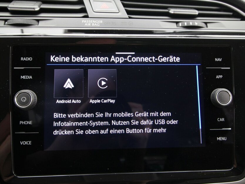 VW Touran 1.5 TSI 7-DSG Comfortline 7-SITZ+NAVI+AHK 22.923 km 32.790 € Hagenow 19230