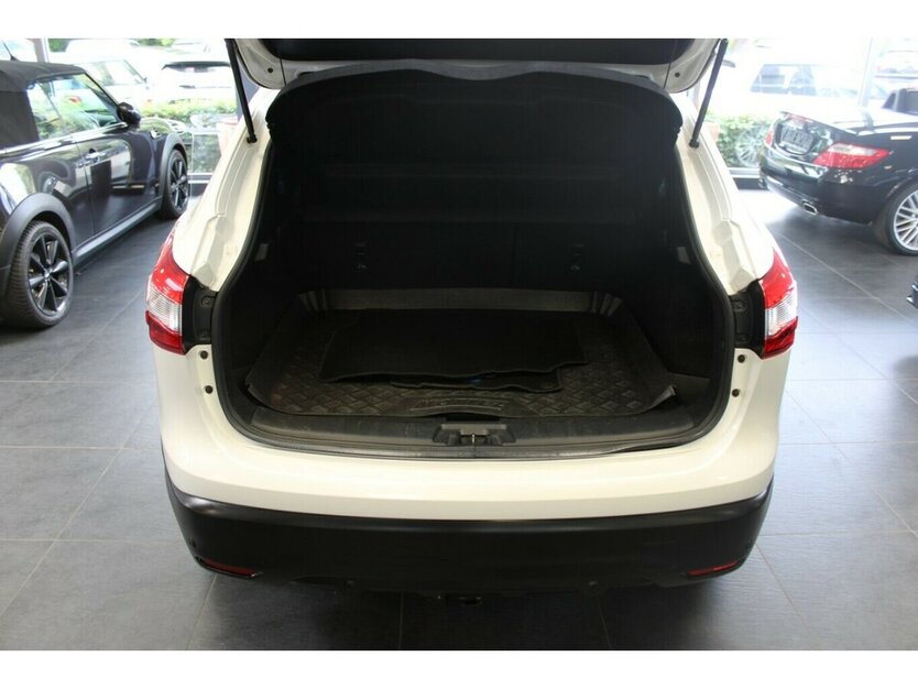 Nissan Qashqai 1.5 dCi 360 - Panorama - Navi - AHK - 76.300 km 13.780 € Euskirchen 53881