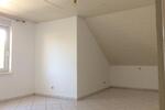 3 ZKBD Dachgeschoß-Wohnung mit Badewanne und Dusche, knapp 90 qm zimmer