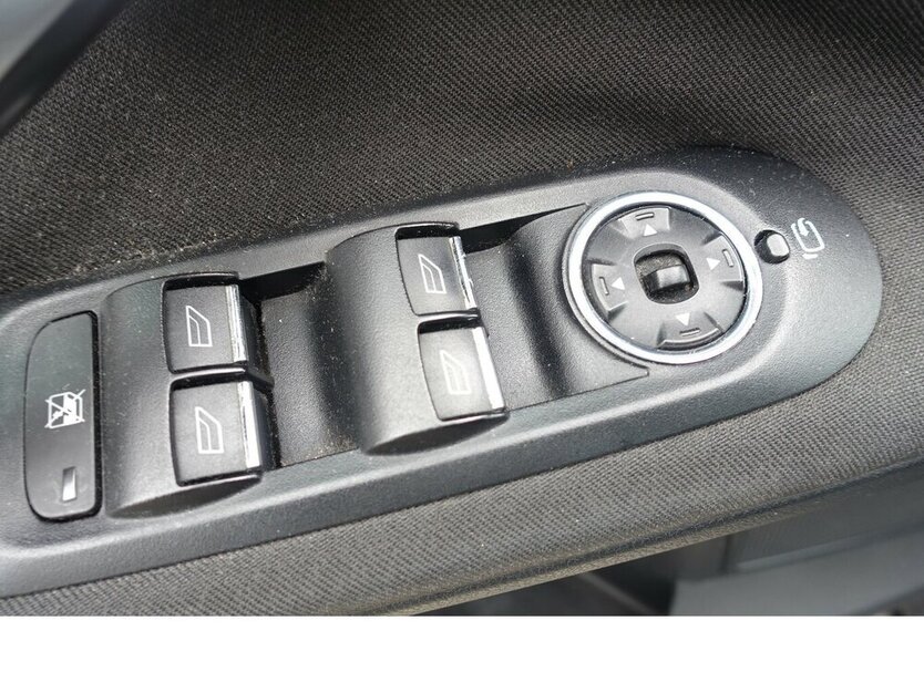 Mondeo Ambiente AHK abnehmbar Sony Sitzheizung