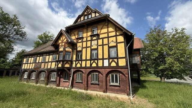 Einfamilienhaus Großschönau - 15 Zimmer, 1.300 m&sup2;, 149.000&euro; | Angebot:27262761