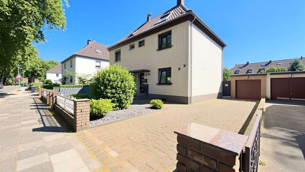Kernsanierte Doppelhaushälfte mit ca. 106 m² Fläche, Garten, Garage und Einbauküche - Doppelhaushälfte Duisburg Hamborn | Angebot:27052641
