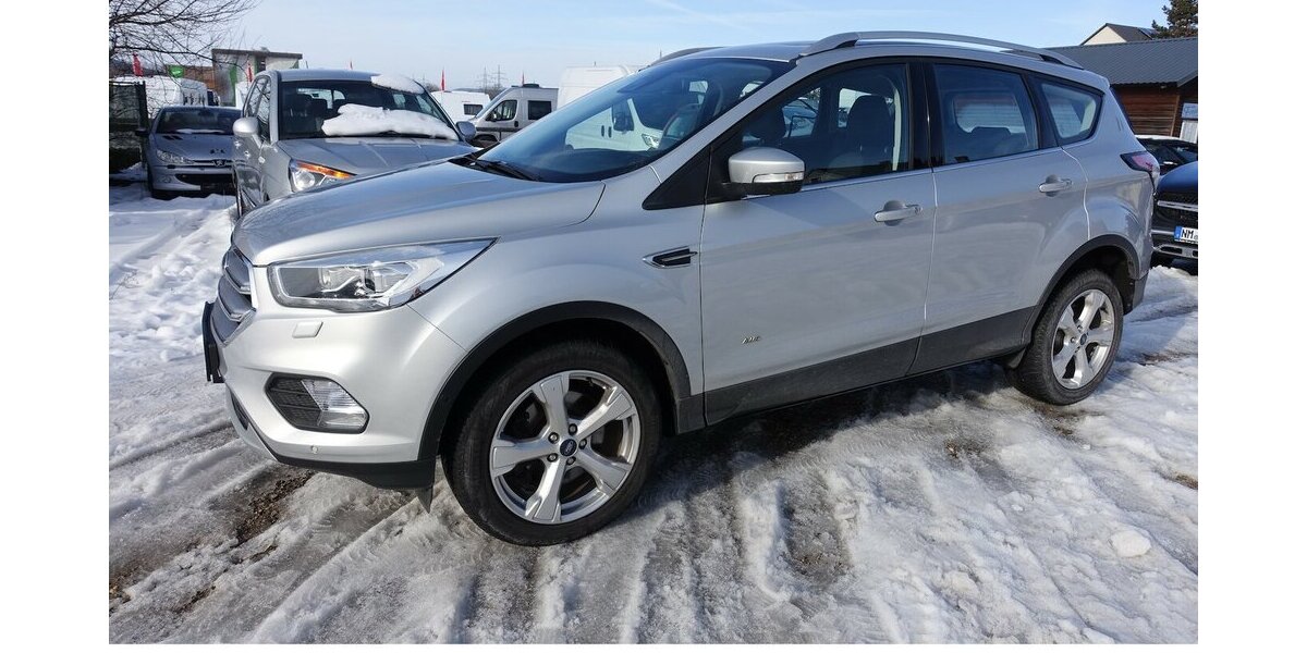 Ford Kuga Titanium Kamera Parkassyst Leder Navi Bi-Xeno 113.400 km 15.950 &euro; Neumarkt/OPf 92318