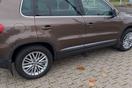 VW Tiguan 63.900 km 15.900 € Oberhausen 46119