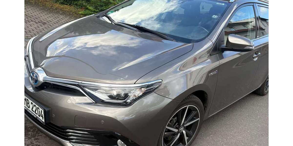 Toyota Auris 96.000 km 15.000 &euro; Röthlein 97520