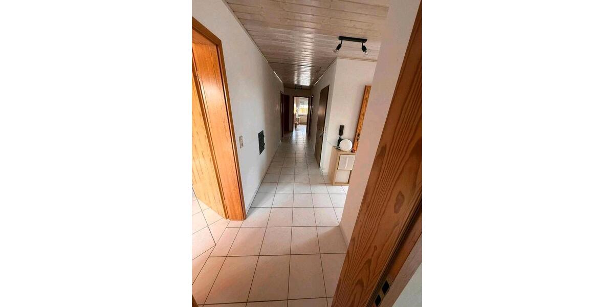Etagenwohnung Prosselsheim - 4 Zimmer, 120 m&sup2;, 700&euro; | Angebot:26211442