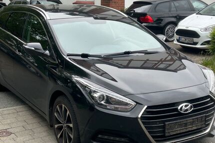 Hyundai i40 230.000 km 3.000 &euro; Flensburg 24941