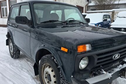 Lada Taiga 71.000 km 9.300 &euro; Waltershausen 99880