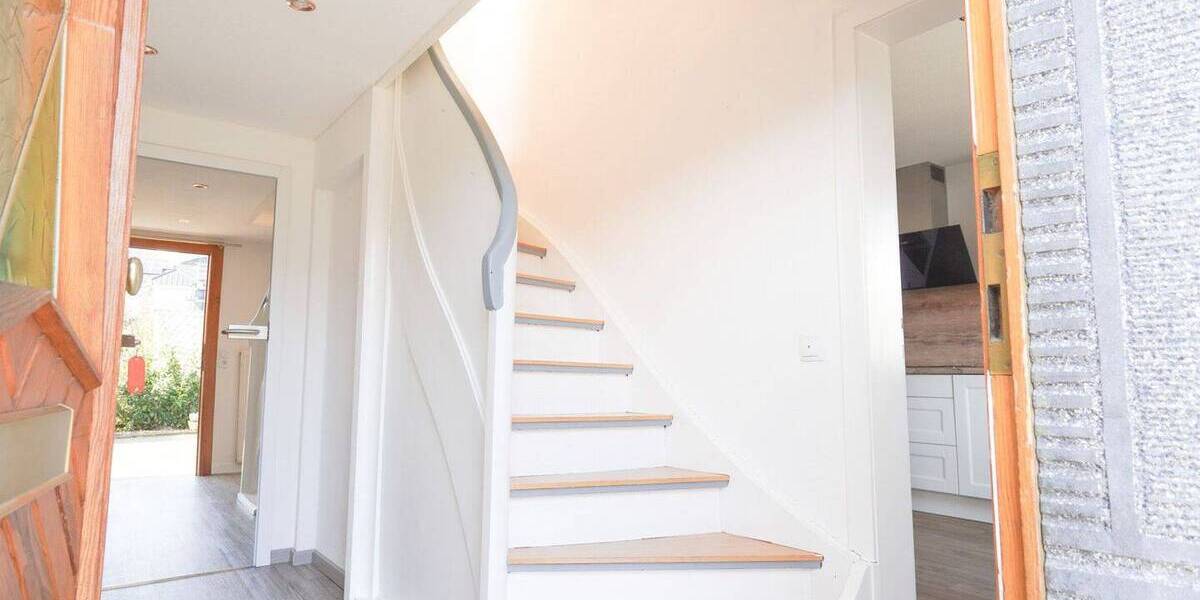 Mehrfamilienhaus, Wohnhaus Siegen Oberschelden - 5 Zimmer, 111 m&sup2;, 265.000&euro; | Angebot:25688496