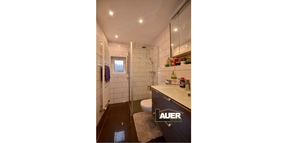 Doppelhaushälfte mit großem Garten in Saabrücken zu Verkaufen. 6 zimmer