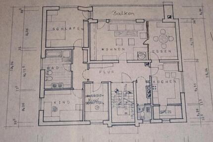Bieten eine renovierte, helle, große 140pm Wohnung an. 5 zimmer
