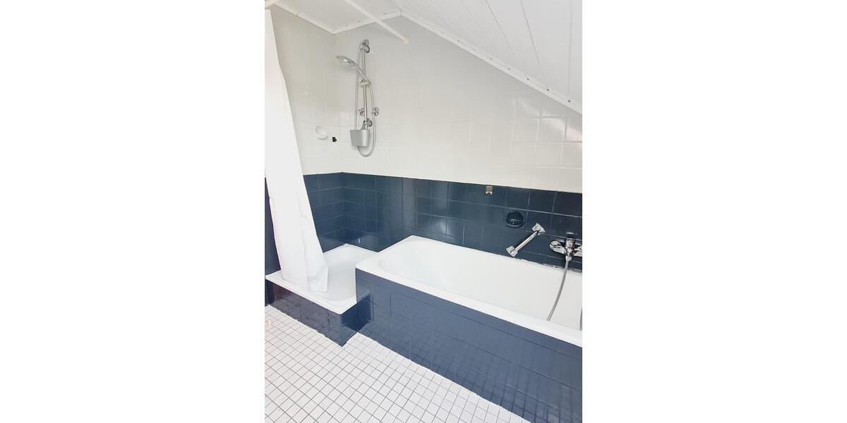 Dachgeschoßwohnung Karlsbad - 4 Zimmer, 80 m&sup2;, 1.000&euro; | Angebot:24838091