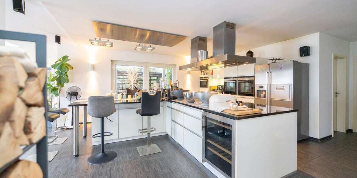 Einfamilienhaus Neustadt bei Coburg - 9 Zimmer, 295 m&sup2;, 550.000&euro; | Angebot:24137177