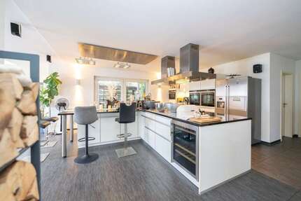 Haus Neustadt bei Coburg - 9 Zimmer, 295 m&sup2;, 550.000&euro; | Angebot:24137177