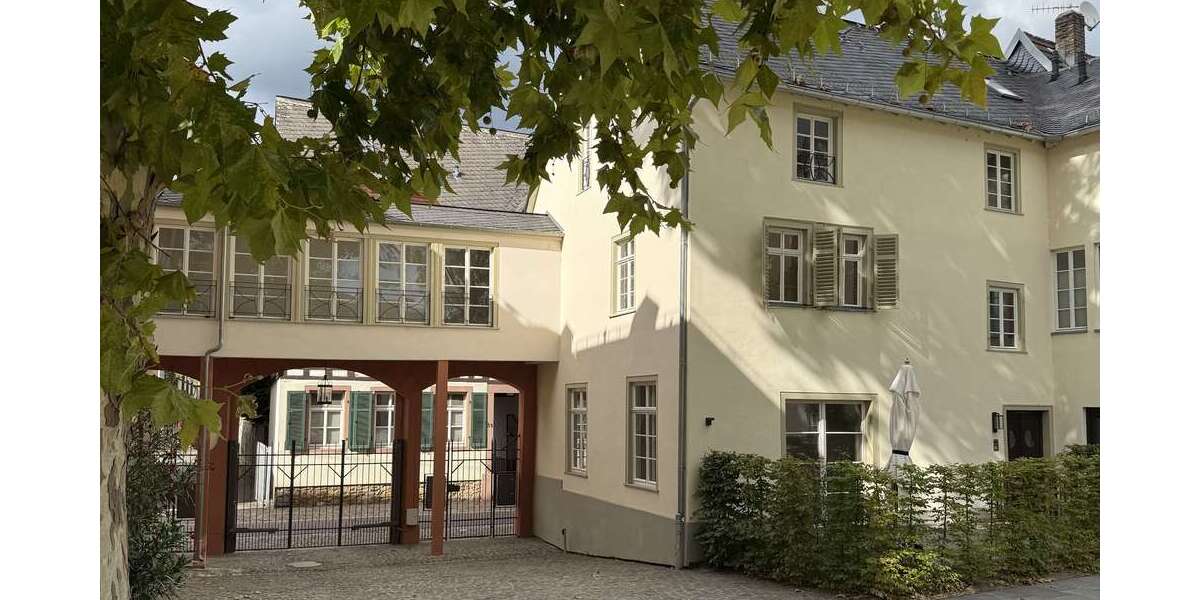Haus zum Mieten in Eltville am Rhein 3.290 € 245.69 m² 10 zimmer